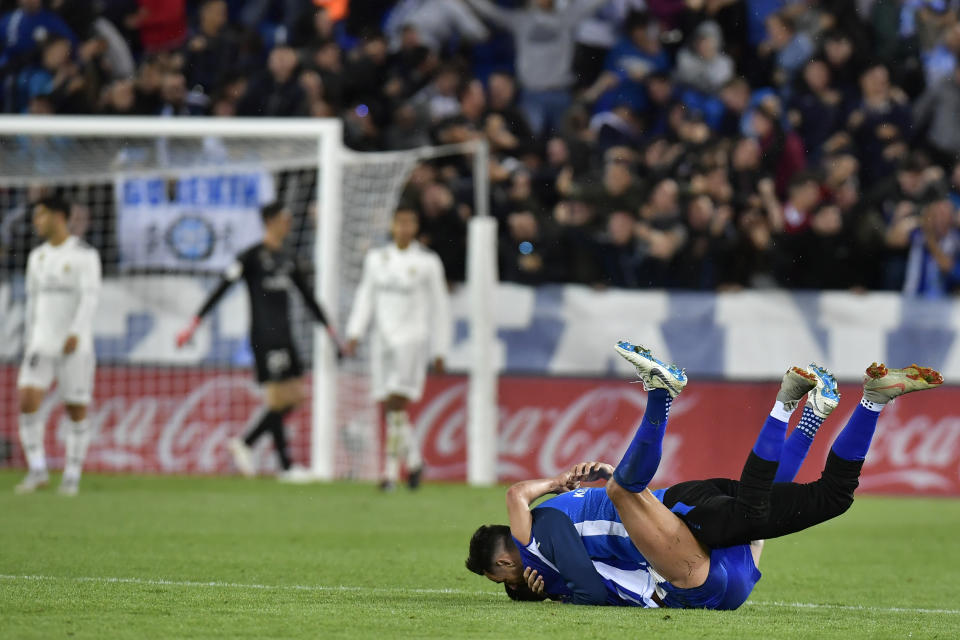 Deportivo Alaves' Ruben Duarte, on the pitch, celebrates with a teammate after scoring during the Spanish La Liga soccer match between Real Madrid and Deportivo Alaves at Mendizorroza stadium, in Vitoria, northern Spain, Saturday, Oct. 6, 2018. Deportivo Alaves won the match 1-0. (AP Photo/Alvaro Barrientos)