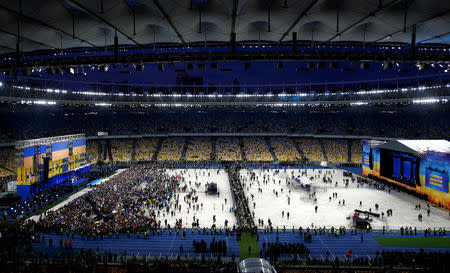 Ukraine's President and presidential candidate Petro Poroshenko (L) addresses his supporters after attending a policy debate with his rival, comedian Volodymyr Zelenskiy, at the National Sports Complex Olimpiyskiy stadium in Kiev, Ukraine April 19, 2019. REUTERS/Vasily Fedosenko