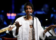 <p>Con apenas 13 años, Aretha Franklin dio a luz al primero de sus cuatro hijos, Clarence. Por este motivo, la adolescencia de este mito de la música no fue nada fácil, pero, aun así, consiguió convertirse en un icono mundial. (Foto: Shannon Stappleton / Reuters). </p>