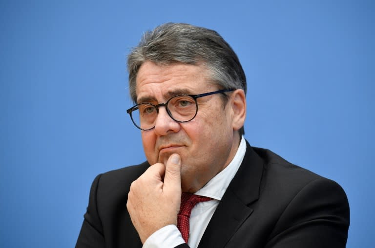 Angesichts der anhaltenden russischen Angriffe in der Ukraine dringt der frühere Bundesaußenminister Sigmar Gabriel (SPD) auf eine härtere Gangart des Westens. Notfalls könne dies auch ein stärkeres Engagement der Bundeswehr bedeuten, sagte er. (John MACDOUGALL)