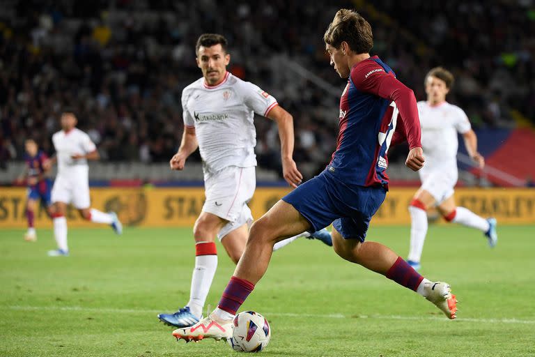 La definición de Marc Guiu, en su debut en Barcelona, ante Athletic Bilbao 