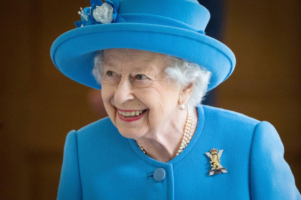 Britain's Queen Elizabeth II meets local volunteers and key-workers to thank them for their efforts during the pandemic in the courtyard of the Palace of Holyroodhouse in Edinburgh, as part of her traditional trip to Scotland for Holyrood Week, Britain June 28, 2021.  Jane Barlow/Pool via REUTERS