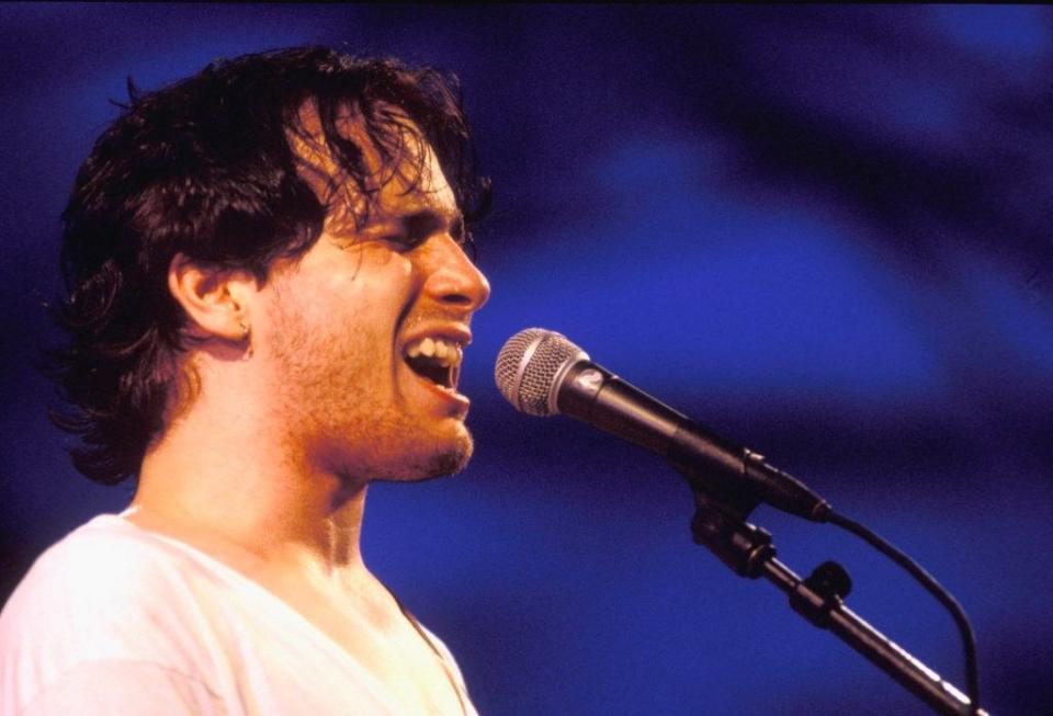 Jeff Buckley singing on stage