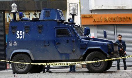 Police secure the area following a suicide bombing in a major shopping and tourist district in central Istanbul March 19, 2016. REUTERS/Murad Sezer