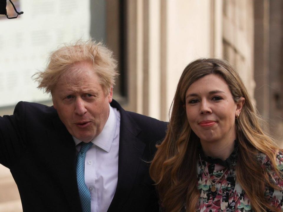 Boris Johnson und seine Ehefrau Carrie im vergangenen Mai (Bild: imago images/Xinhua)