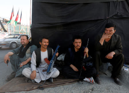 Afghan Shi'ite armed men keep watch at a check point in Kabul, Afghanistan September 18, 2018. REUTERS/Omar Sobhani