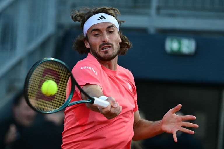 Luego de la reacción descontrolada, Tsitsipas jugó al tenis y superó en tres sets al alemán Jan-Lennard Struff.