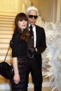 <p>Keira Knightley a de la chance : elle est l’un des mannequins préférés de Karl Lagerfeld, avec lequel elle travaillait pour Chanel depuis 2007. </p>