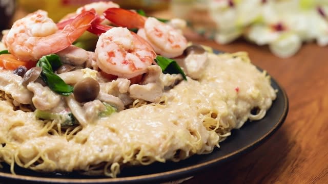 Hong Kong Crispy Noodles with Seafood Gravy