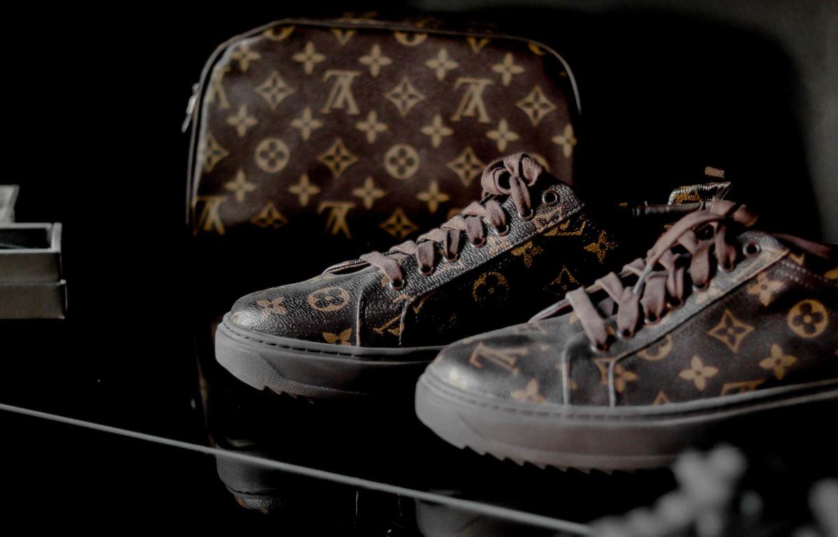 GUCCI VAULT x Vans Vault 2023 This collaboration can be described as Vans'  first shot in the fashion industry this year, and major media outlets are  rushing to cover this collaborative series. 