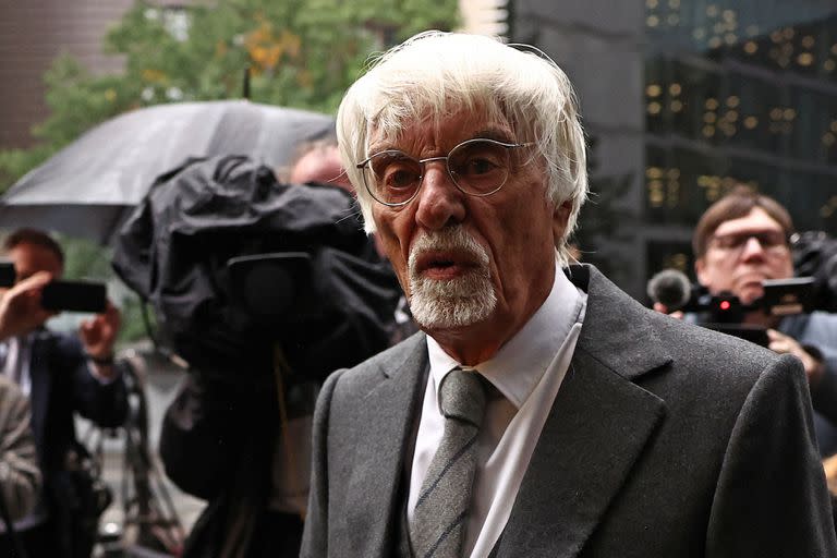 Bernie Ecclestone, ex jefe de la Fórmula 1, llega a los tribunales de Southwark, Londres, para escuchar el veredicto de la causa por fraude fiscal; zafó de la cárcel, pero debe pagar 652.000.000 de libras esterlinas