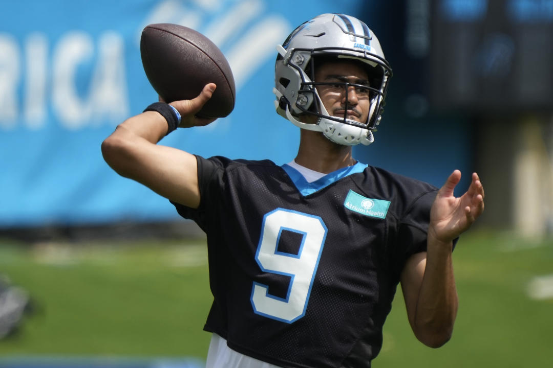 Quarterback tahun kedua Panthers, Bryce Young, tidak bermain dalam pertandingan pembuka pramusim tim di New England. (Foto AP/Chuck Burton)