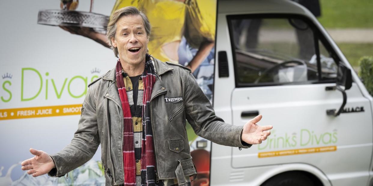 guy pearce as mike young in neighbours