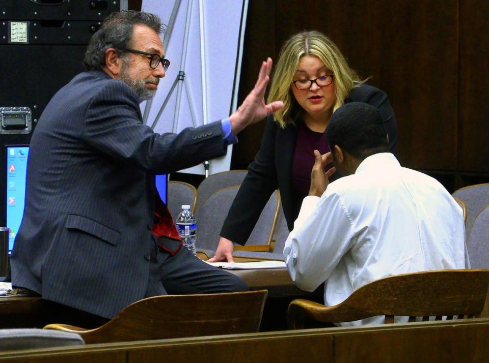 Forensic psychologist Christina Gliser, center, speaks with defendant Jayvon Rayshawn Hatchett, seated right, and Hatchett’s defense attorney Steve Craft Thursday morning. 03/23/2023