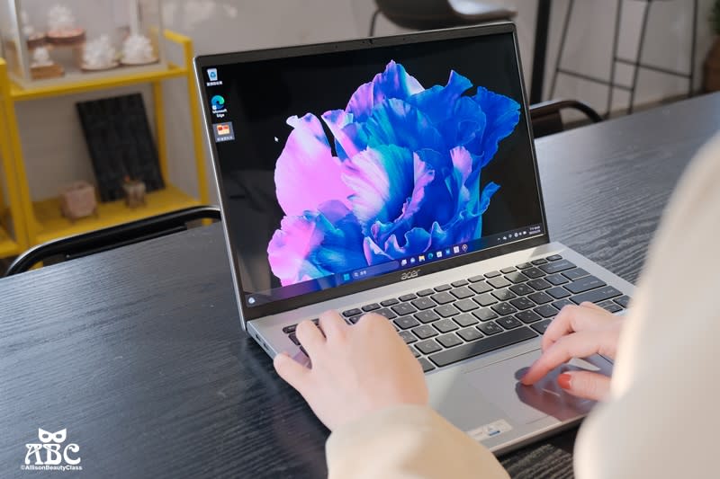 Acer宏碁Swift Go 14吋OLED輕薄美型筆電開箱|EVO認證，長效續航，行動工作者必備！