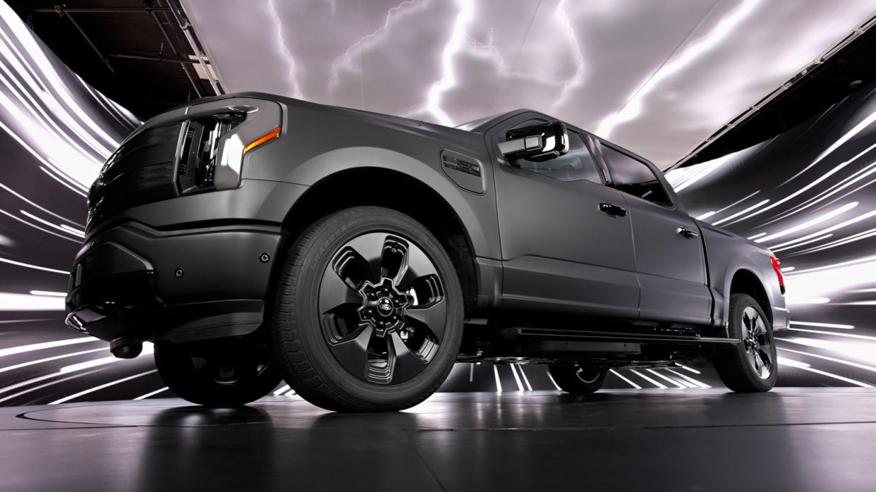  Ford F150 Lightning Platinum Black Edition hands-on first look. 