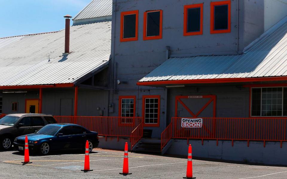 Bucketz Bar & Grill will open “soon” at 206 N. Benton St., the spot Ice Harbor Brewery vacated in February as it prepared to move to the nearby Public Market @ Columbia River Warehouse.