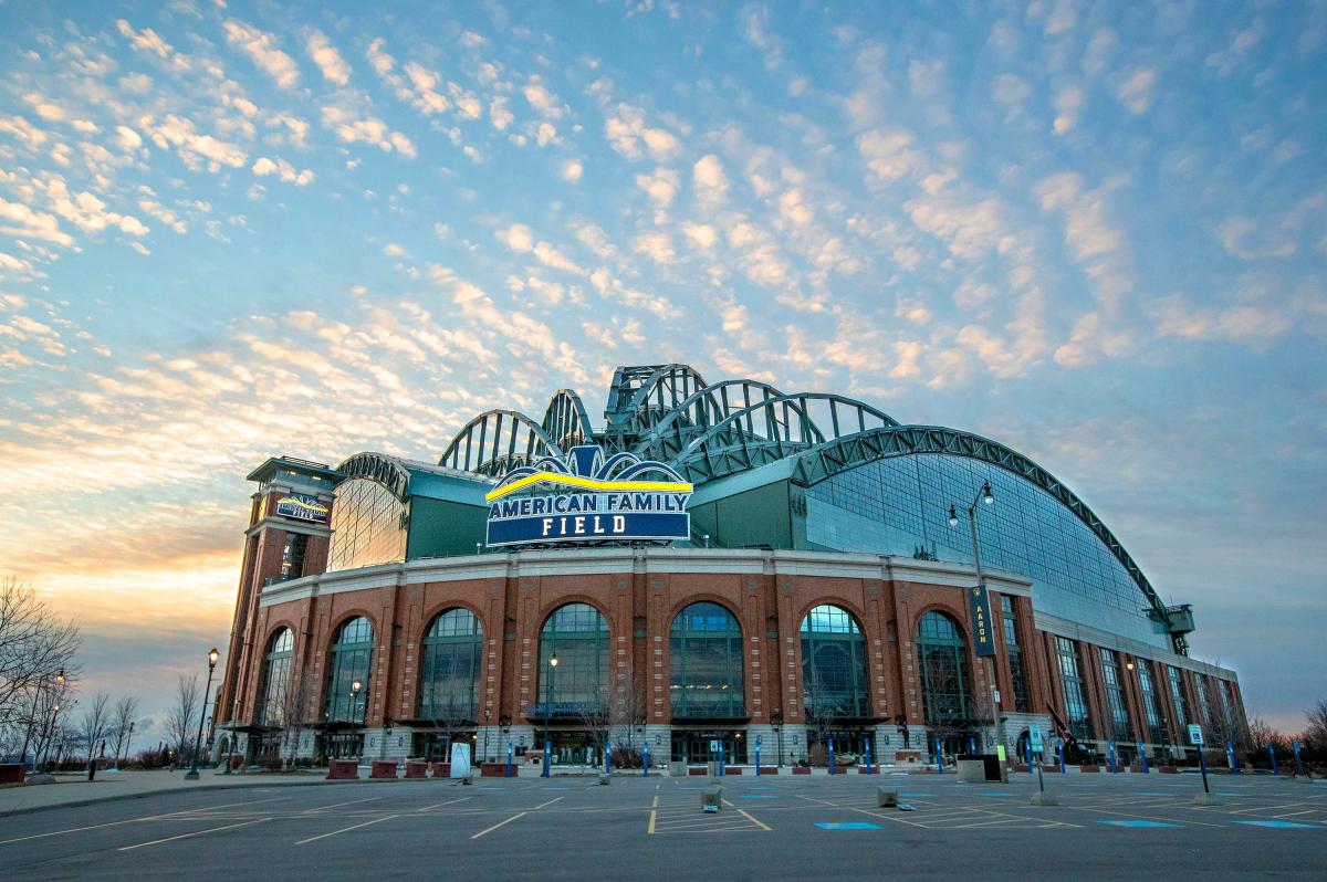 It's Cerveceros Day at Miller Park! - Milwaukee Brewers