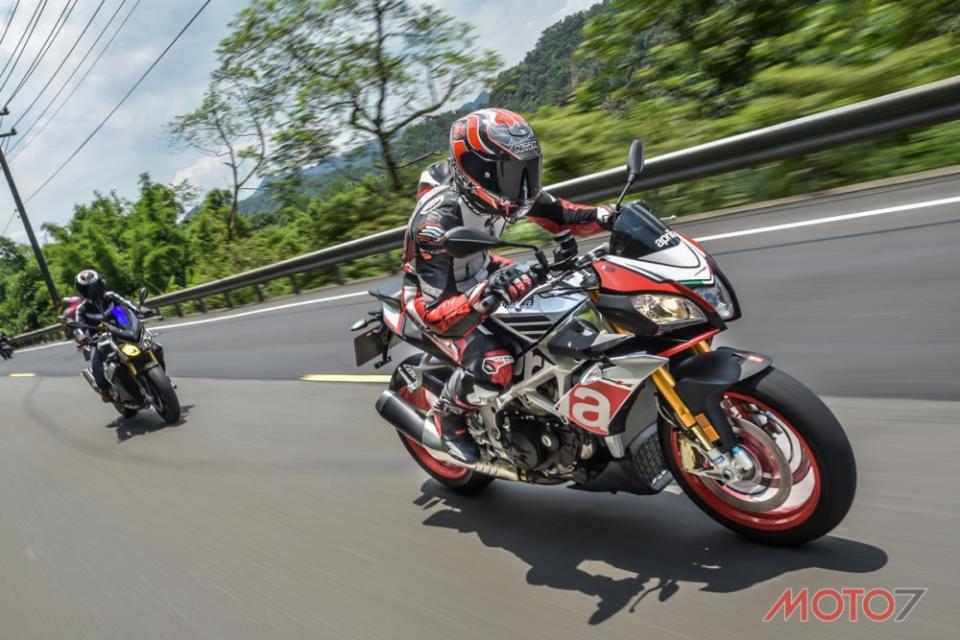 感性與理性： APRILIA Tuono Factory vs BMW S1000R