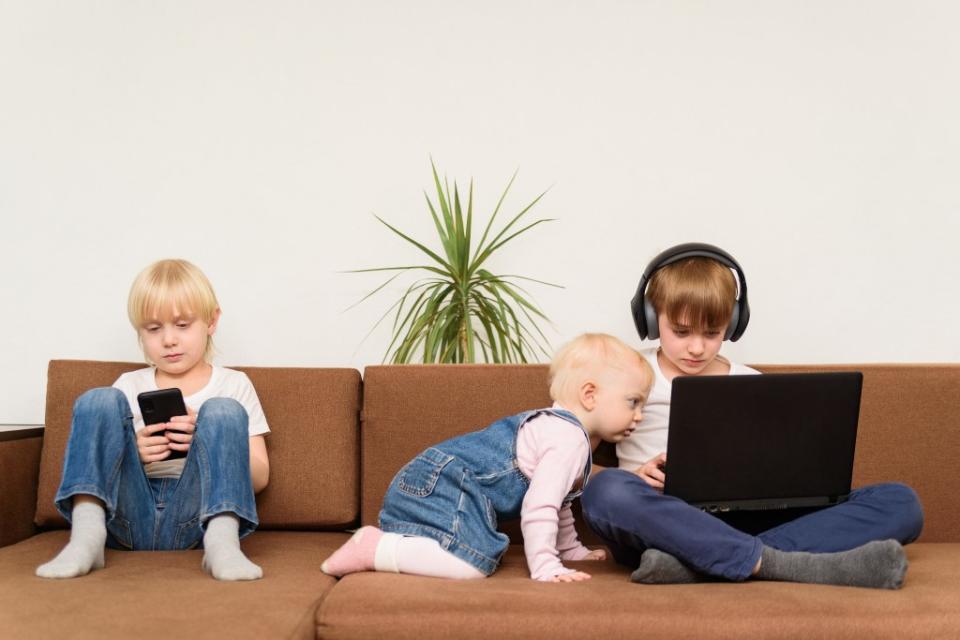 It may be a red flag, though, if children are watching television too closely, experts warned. somemeans – stock.adobe.com