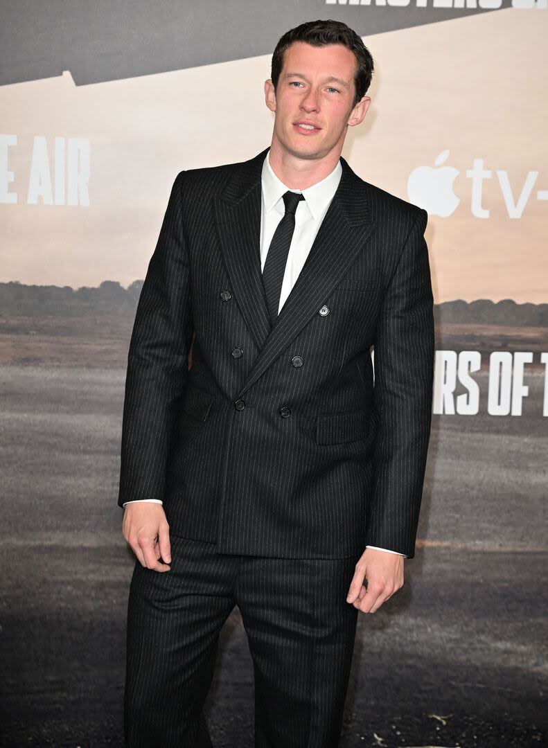 El actor británico Callum Turner, en el preestreno de Masters Of The Air. Esa misma noche, en la fiesta a la que acudió luego de la proyección, se dejó ver muy acaramelado con Dua Lipa