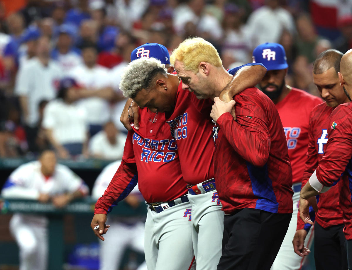 Mets' Edwin Diaz Appears to Suffer Leg Injury Celebrating WBC Win