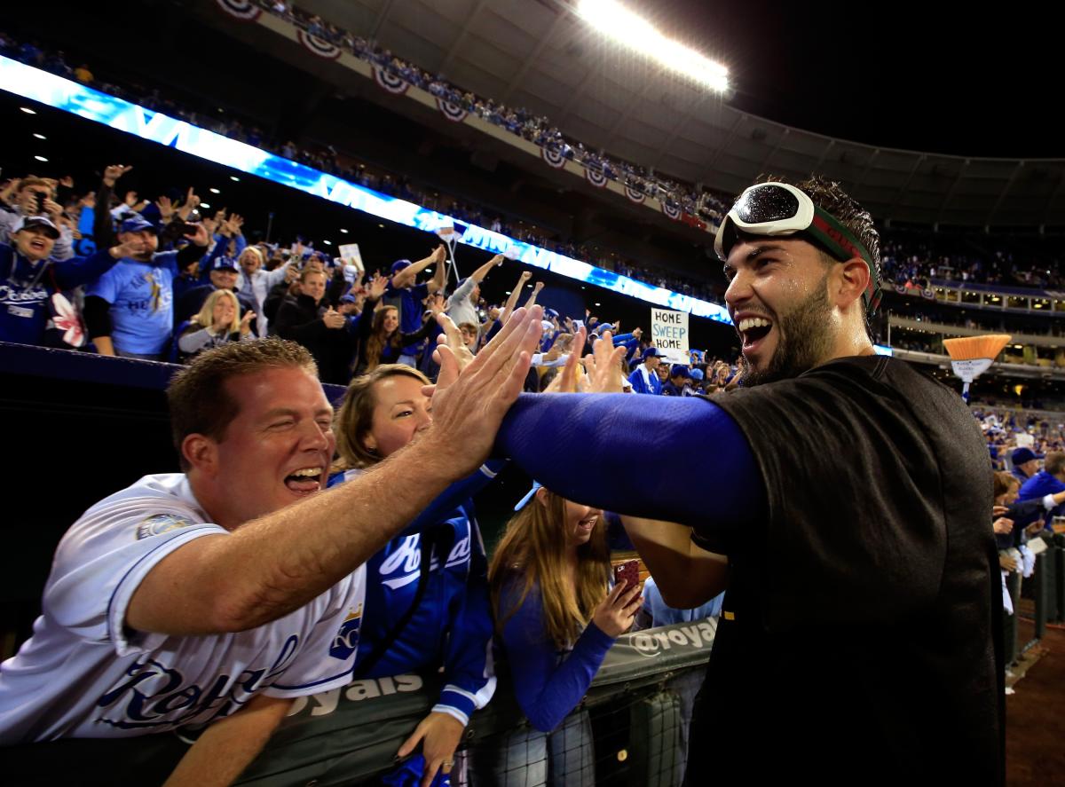 Eric Hosmer bought Royals fans drinks for an hour after KC swept