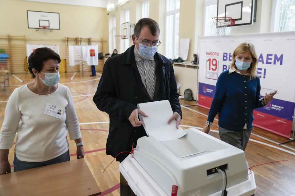 A man casts his ballot at a polling station during the parliamentary elections in Moscow, Russia, Friday, Sept. 17, 2021. Russia has begun three days of voting for a new parliament that is unlikely to change the country's political complexion. There's no expectation that United Russia, the party devoted to President Vladimir Putin, will lose its dominance in the State Duma. (AP Photo/Pavel Golovkin)