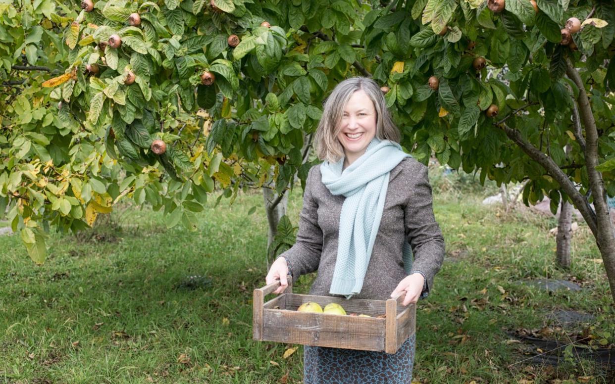 Lia Leendertz gathers apples and quince - KirstieYoung