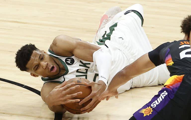 "Cuando pasó, pensé que tenía como para un año", expresó Giannis Antetokounmpo sobre la lesión de la rodilla izquierda sufrida frente a Atlanta Hawks; a pesar de la gravedad de la hiperextensión, el ala-pivote se perdió apenas dos encuentros.