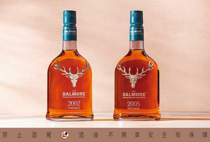 《大摩典藏珍稀年分系列 The Dalmore Vintages》的第1年分版本，以Vintage 2002（左）與Vintage 2005（右）打頭陣，是首席調酒師理查‧派特森此生難得的心血結晶。