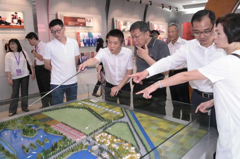 20170703-台北市長柯文哲赴雙城論壇，參訪上海長江隧橋管控中心。（台北市政府提供）