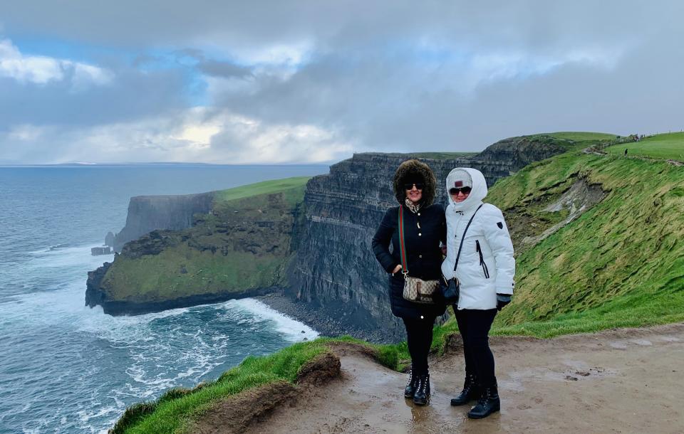 Carly Caramanna with her mother at Ireland's Cliffs of Moher. (Photo: Carly Caramanna)