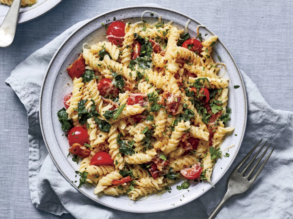 Fusilli Pasta with Spinach, Tomato, and Bacon