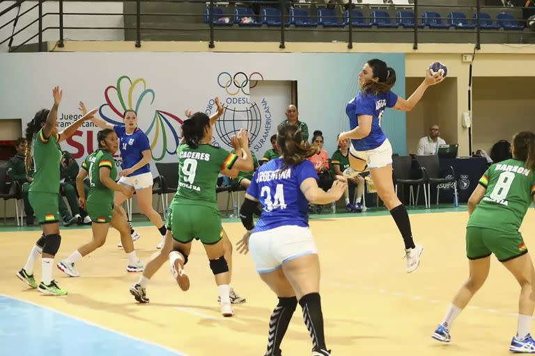 El handball femenino comenzó brillando su participación en los Juegos Suramericanos de Asunción: goleó a Bolivia por 48-1.