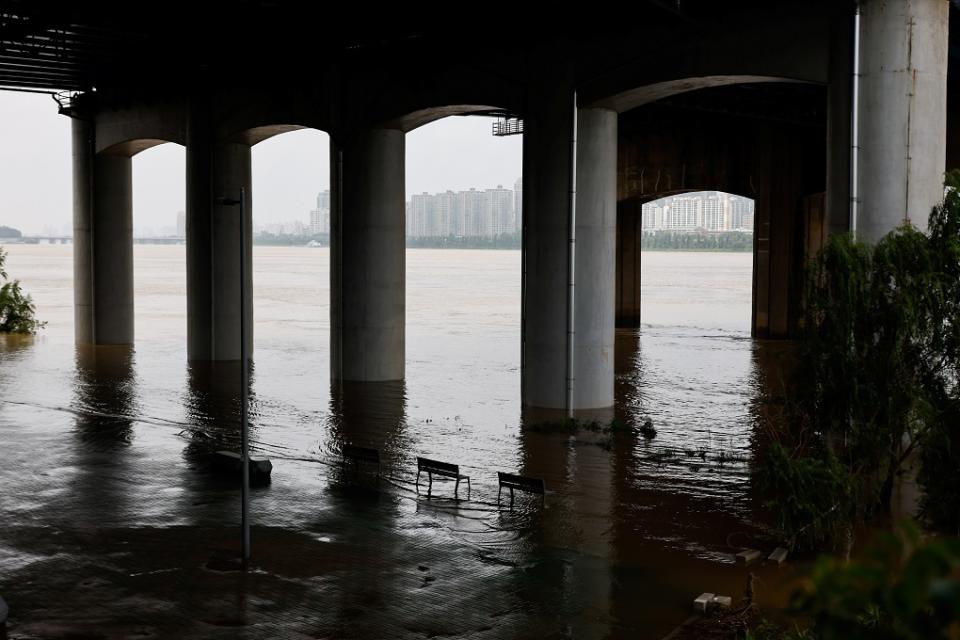 南韓大雨造成多處出現洪災。   圖：達志影像/路透社