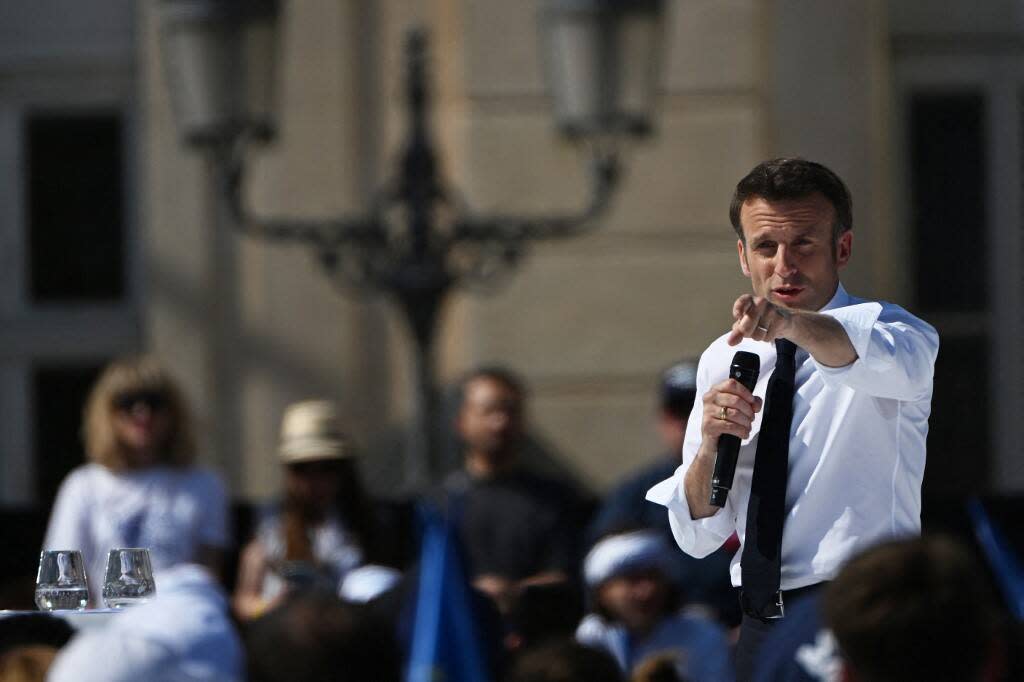 Emmanuel Macron, en campagne pour sa réelection pendant l’entre-deux-tours à Marseille le 16 avril 2022.