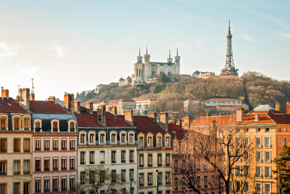 Das französische Städtchen Lyon landet bezüglich der Kosten zwar auf dem 147. Platz, steht Hamburg und Düsseldorf, was die Lebensqualität angeht, aber in nichts nach. Gemeinsam mit den deutschen Städten bildet Lyon das Schlusslicht des Rankings.