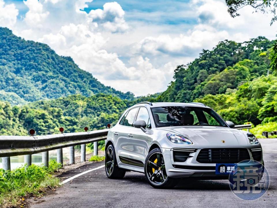 PORSCHE Macan Turbo