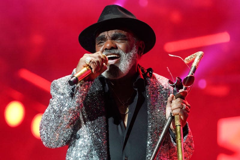 Ron Isley of The Isley Brothers performs during the 2022 Essence Festival of Culture at the Louisiana Superdome on July 03, 2022 in New Orleans, Louisiana. - Photo: Erika Goldring (Getty Images)