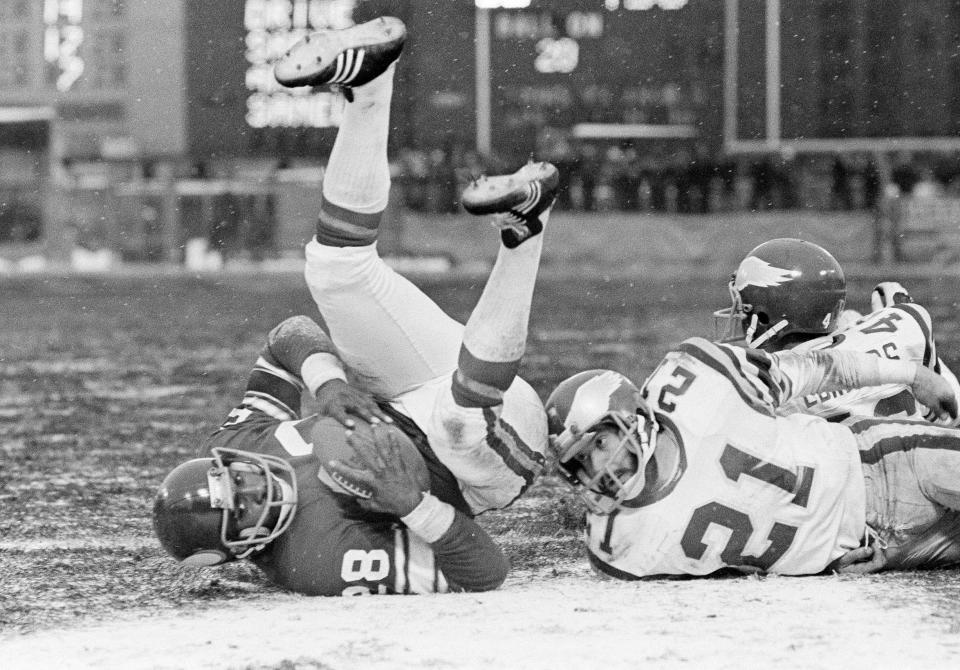 Philadelphia Eagles free safety John Sciarra (21) watches helplessly as Minnesota Vikings wide receiver Ahmad Rashad (28) tumbles down into the end zone with the game-winning touchdown in Bloomington, Minn., Dec. 3, 1978.