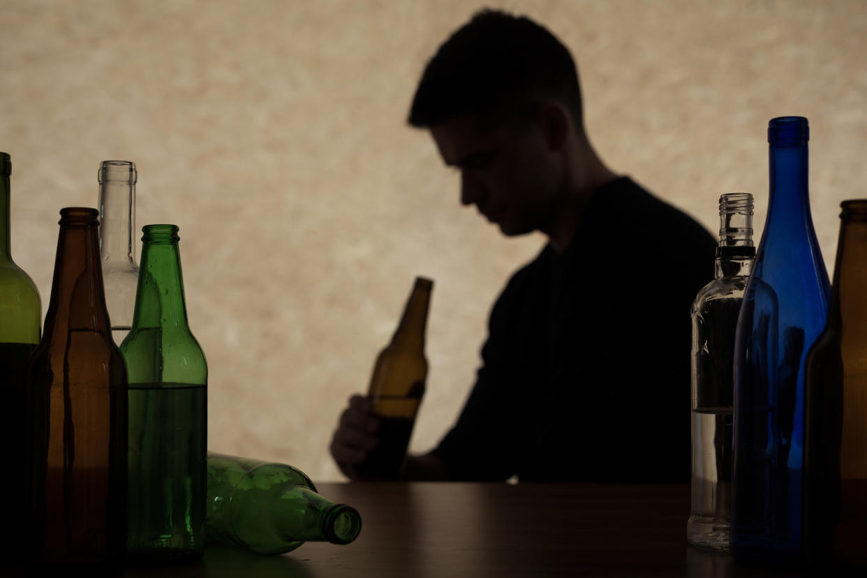 Binge drinking poses a lot of risks. Here's how to talk about it with your child. (Photo: Getty)