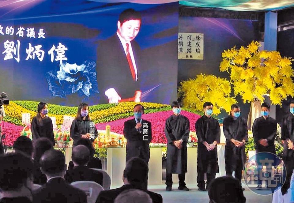 國民黨主席朱立倫的岳父高育仁出席劉炳偉告別式，並受邀致詞。（讀者提供）