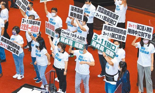 蘇貞昌上周提出3＋11專案報告，讚嘆台灣守住疫情讓世界讚嘆，藍委直斥冷血，要求蘇貞昌退回重寫，今蘇貞昌已軟化態度表示歉意。（本報系資料照片）