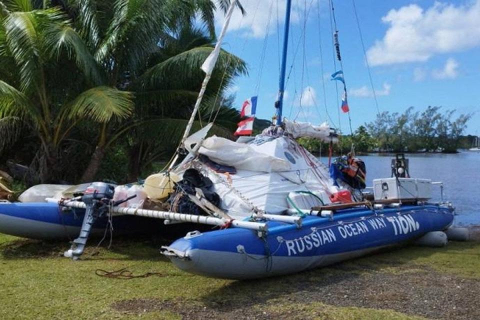 El catamarán, fotografiado en Tahití en junio, navegaba con bandera rusa. (Reuters)