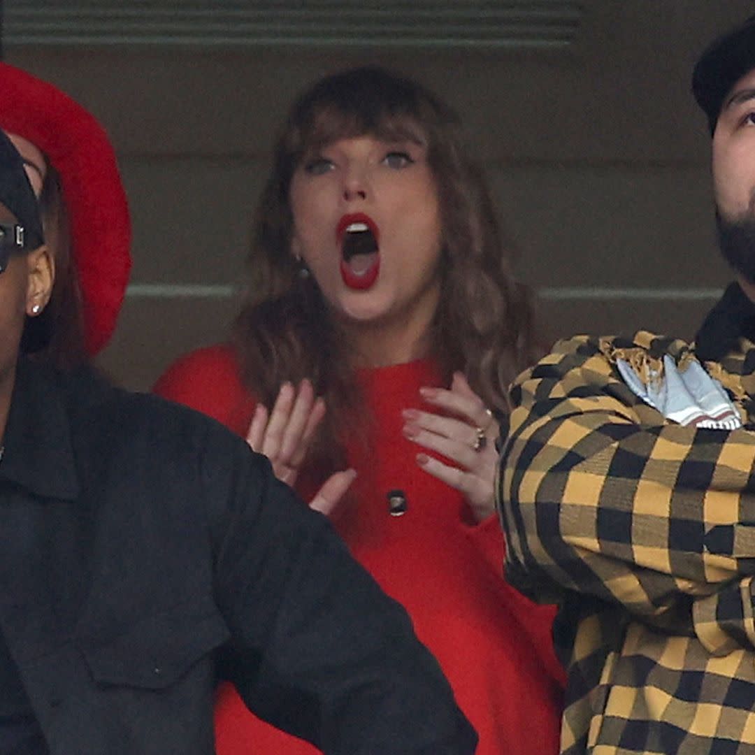  Taylor Swift at Chiefs vs. Ravens game. 