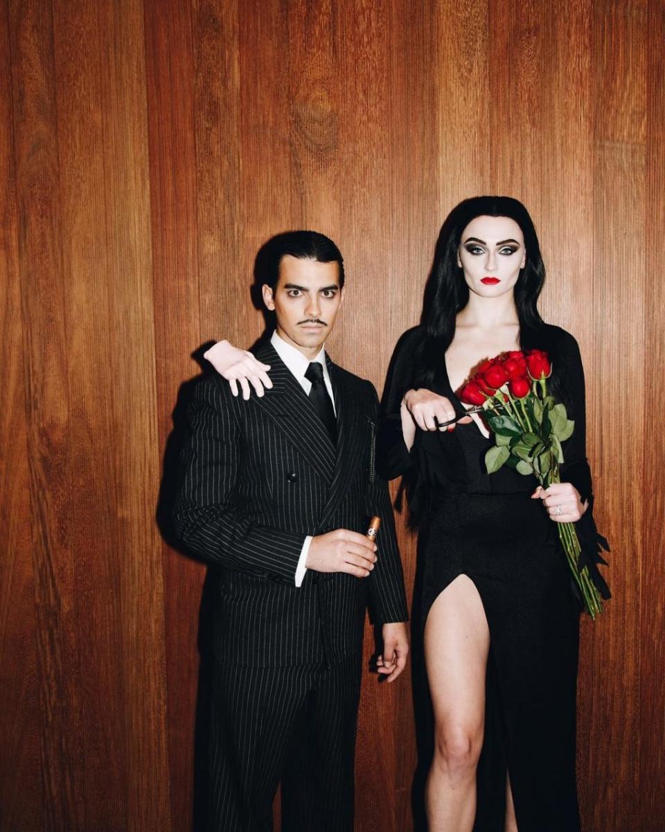 2018
Sophie Turner 和 Joe Jonas飾演Morticia 和 Gomez Addams。
