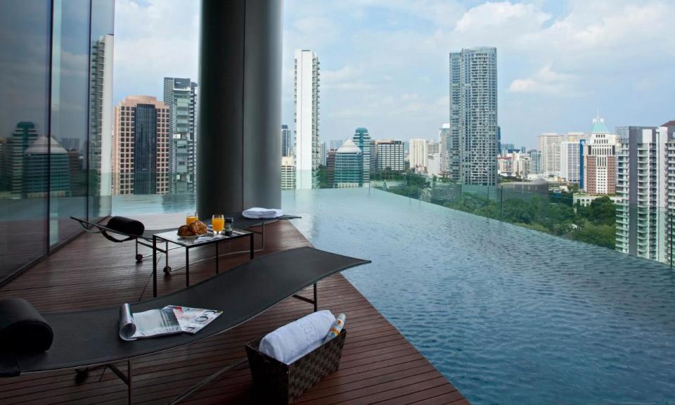 infinity-pool-Singapore-condo-The-Marq-On-Paterson-Hill (2)