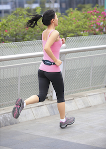 Runner wearing Bracketron TruRunner pack