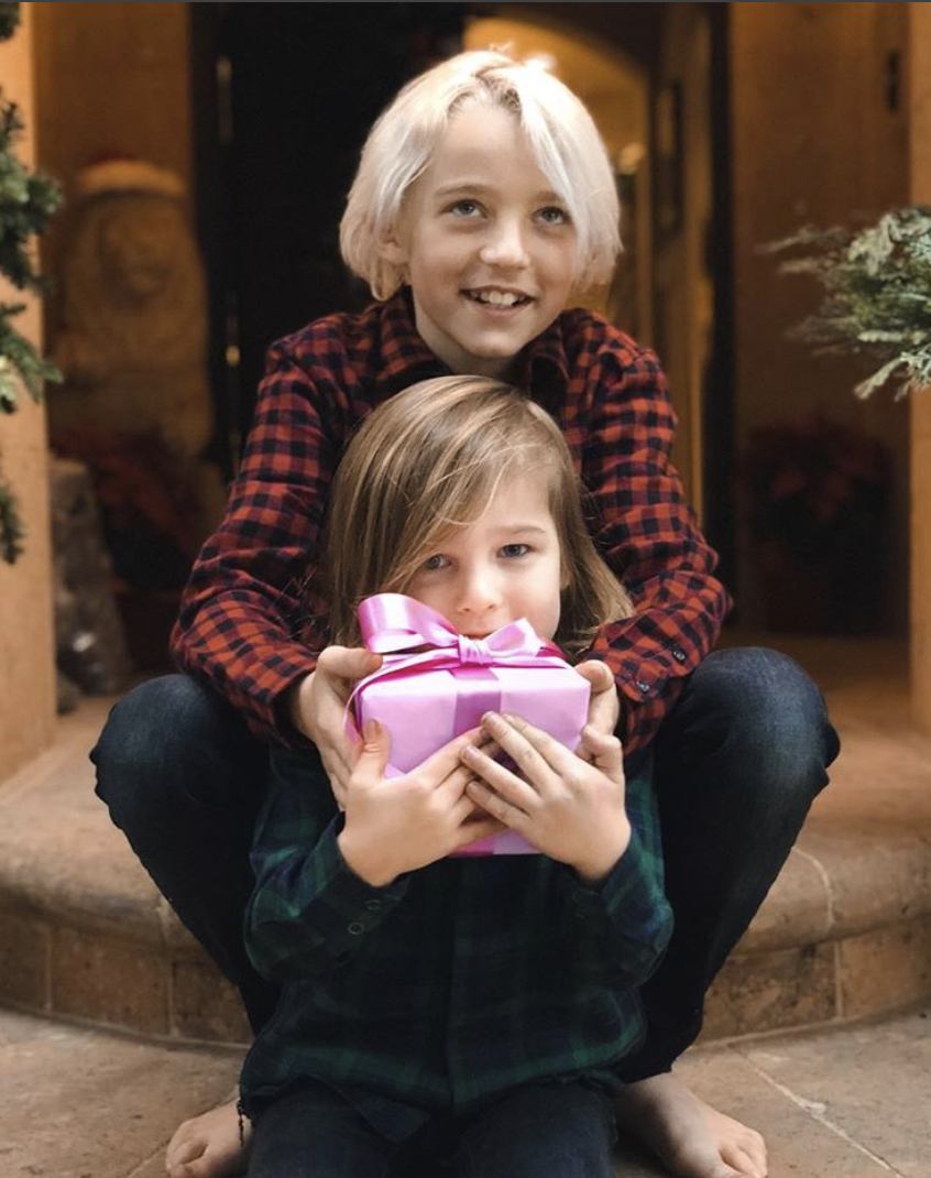 <p>Another eyeliner lover is on the way for the rocker and his crew! “Happy New Year! We’re kicking the year off with news of the best gift yet,” the Fallout Boy singer captioned this shot of his two sons holding a pretty, pink box. He popped in a little girl emoji and added, “coming to our family in 2018. Love Pete, Meagan, Bronx and Saint.” (Photo: <a rel="nofollow noopener" href="https://www.instagram.com/p/BdbrfcGge-W/?taken-by=petewentz" target="_blank" data-ylk="slk:Pete Wentz via Instagram;elm:context_link;itc:0;sec:content-canvas" class="link ">Pete Wentz via Instagram</a>) </p>